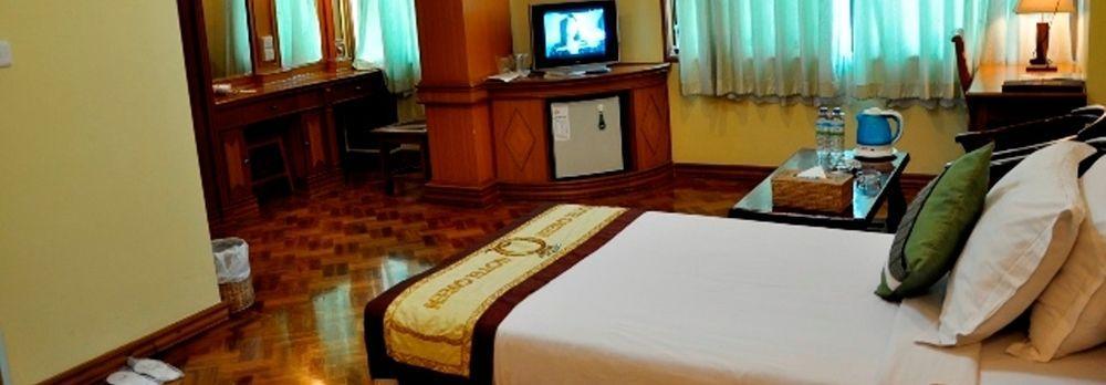 Hotel Queen Mandalay Exteriör bild