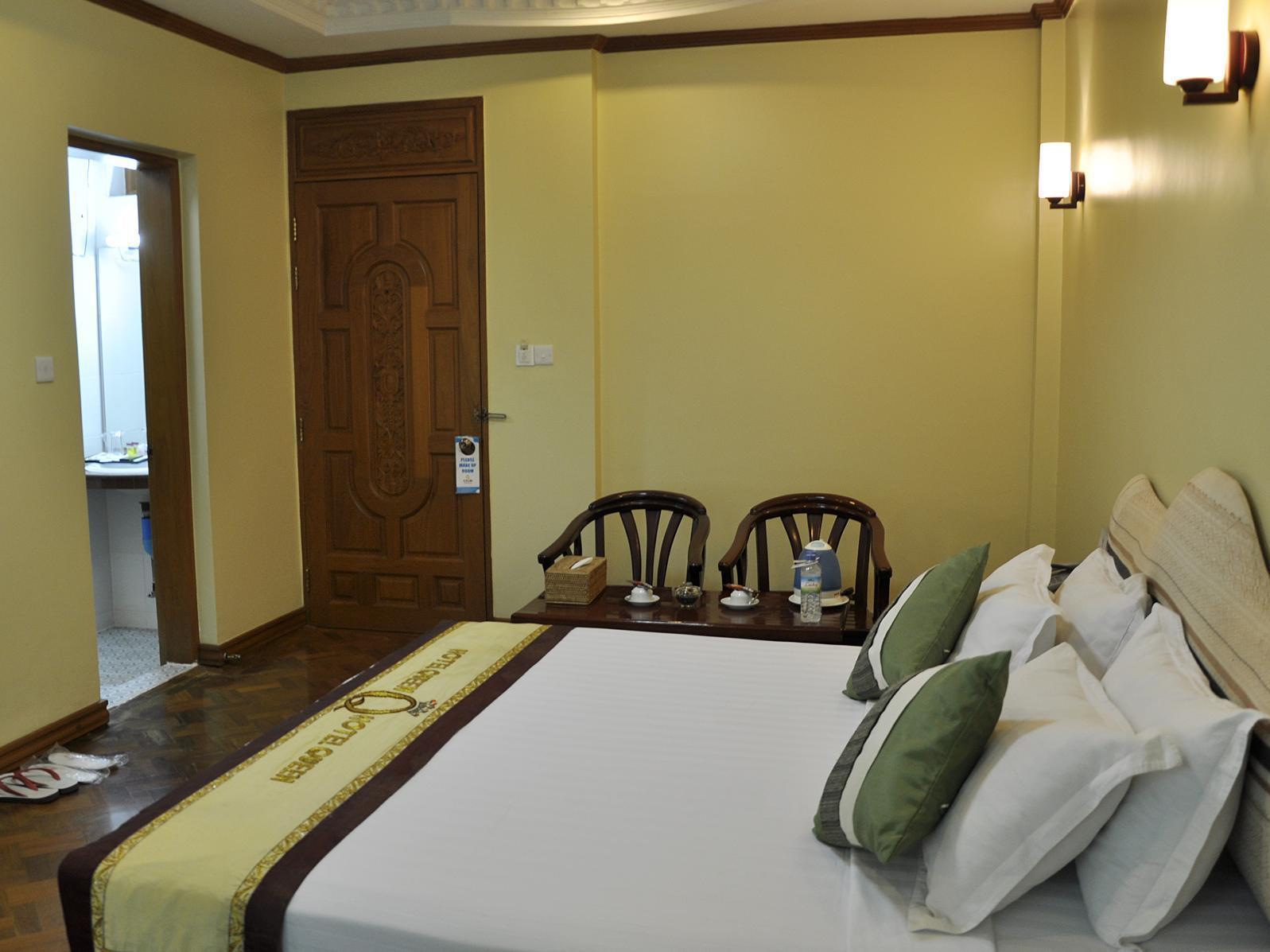 Hotel Queen Mandalay Exteriör bild