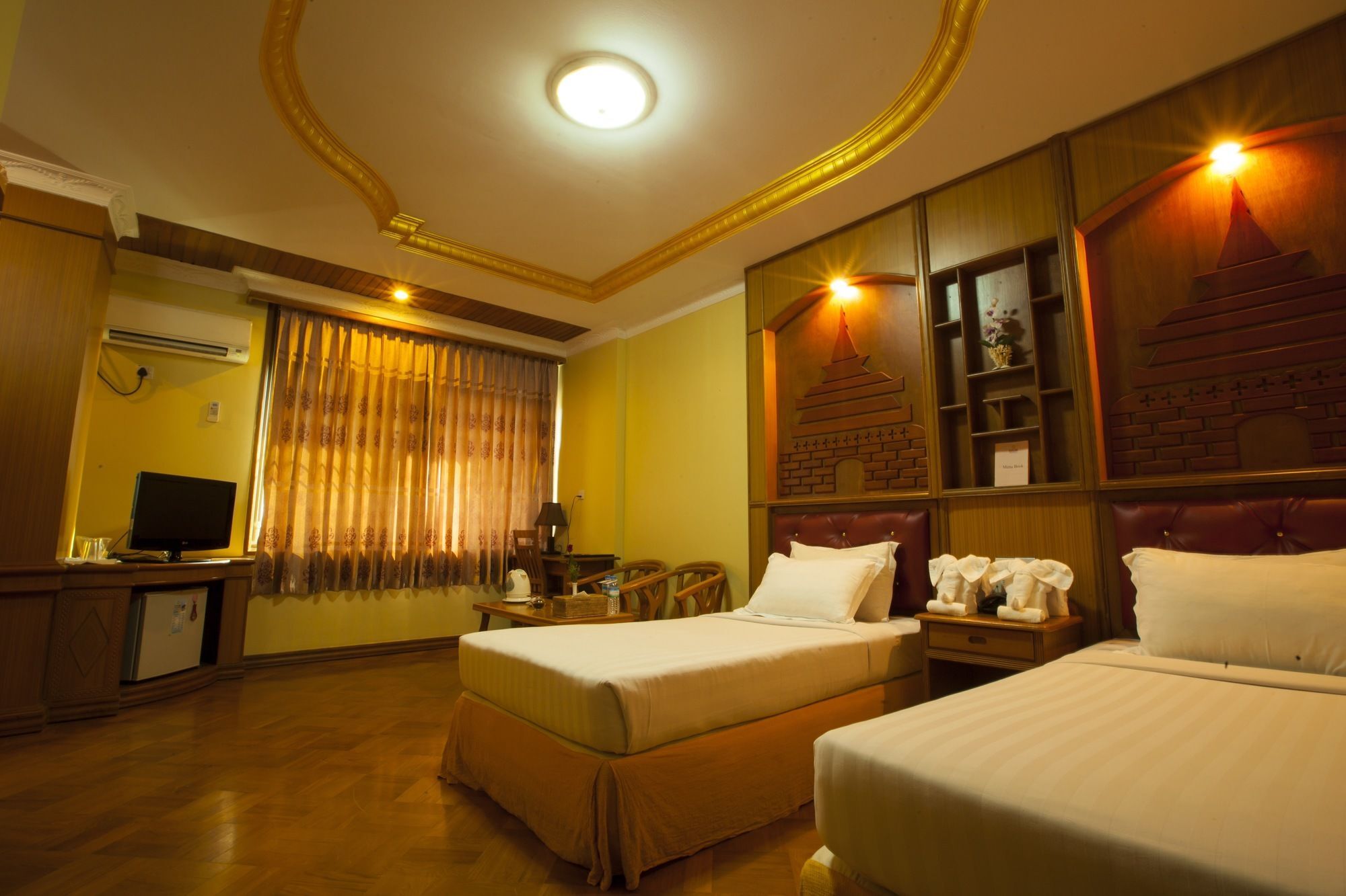 Hotel Queen Mandalay Exteriör bild