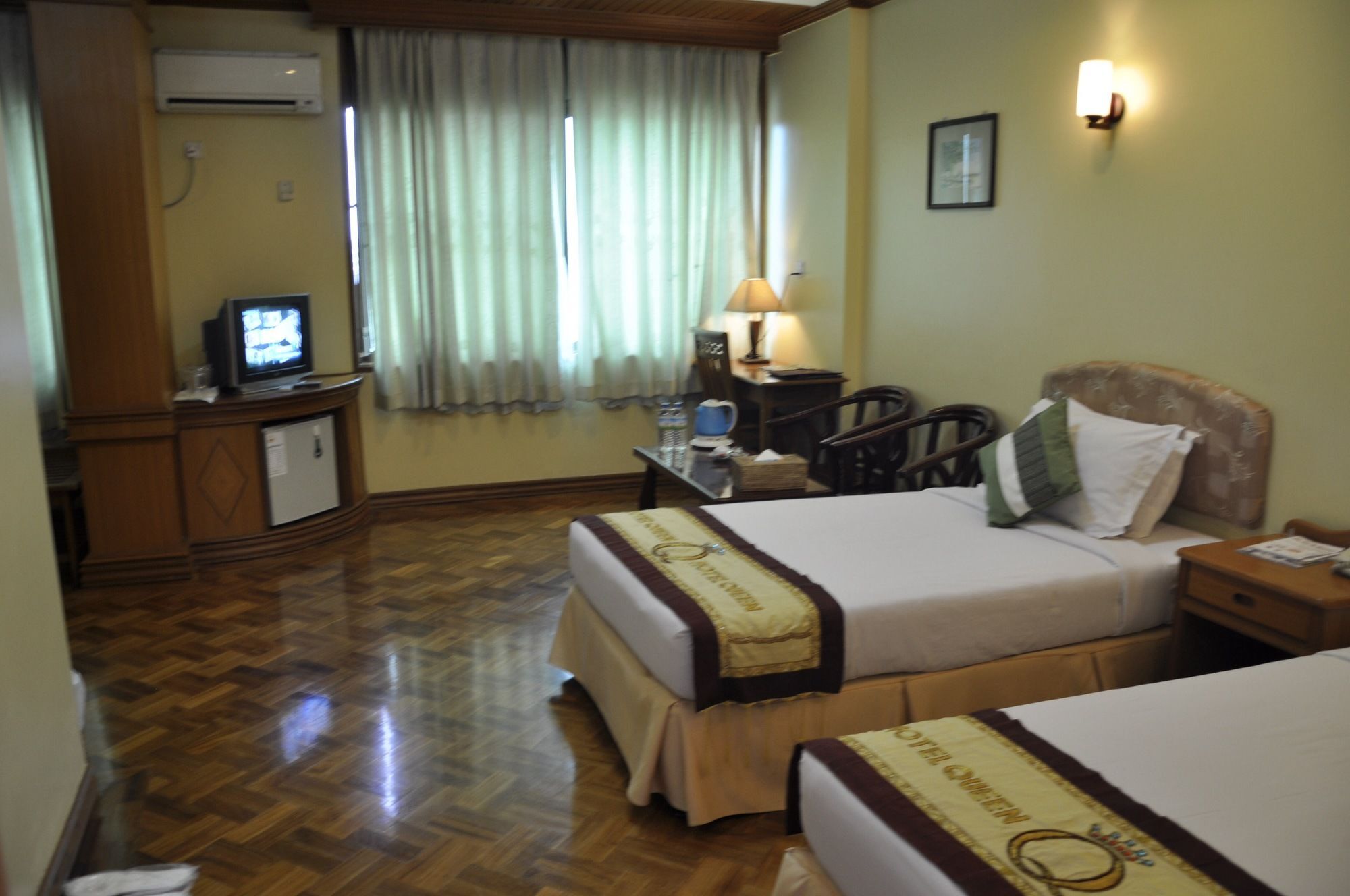 Hotel Queen Mandalay Exteriör bild