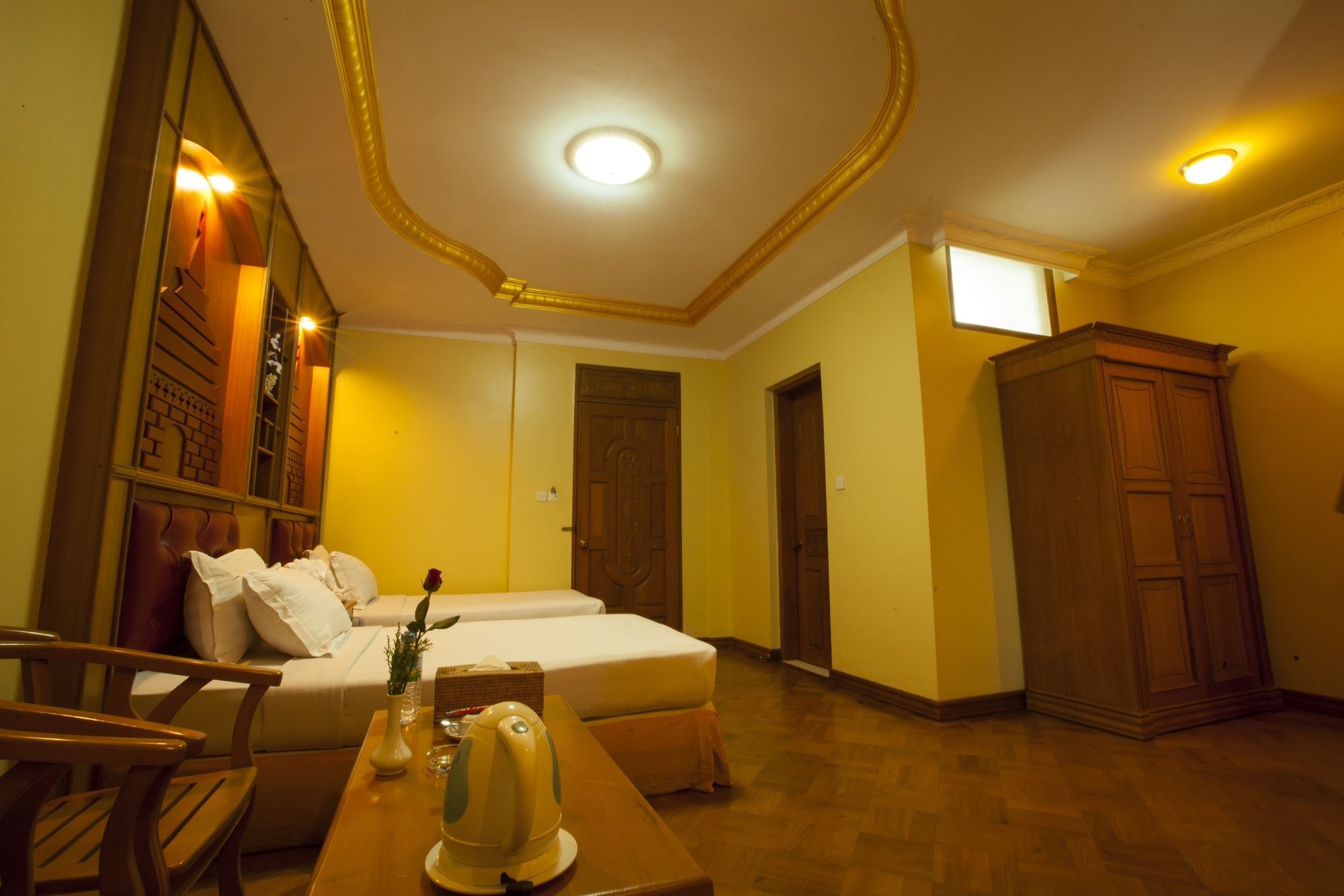 Hotel Queen Mandalay Exteriör bild