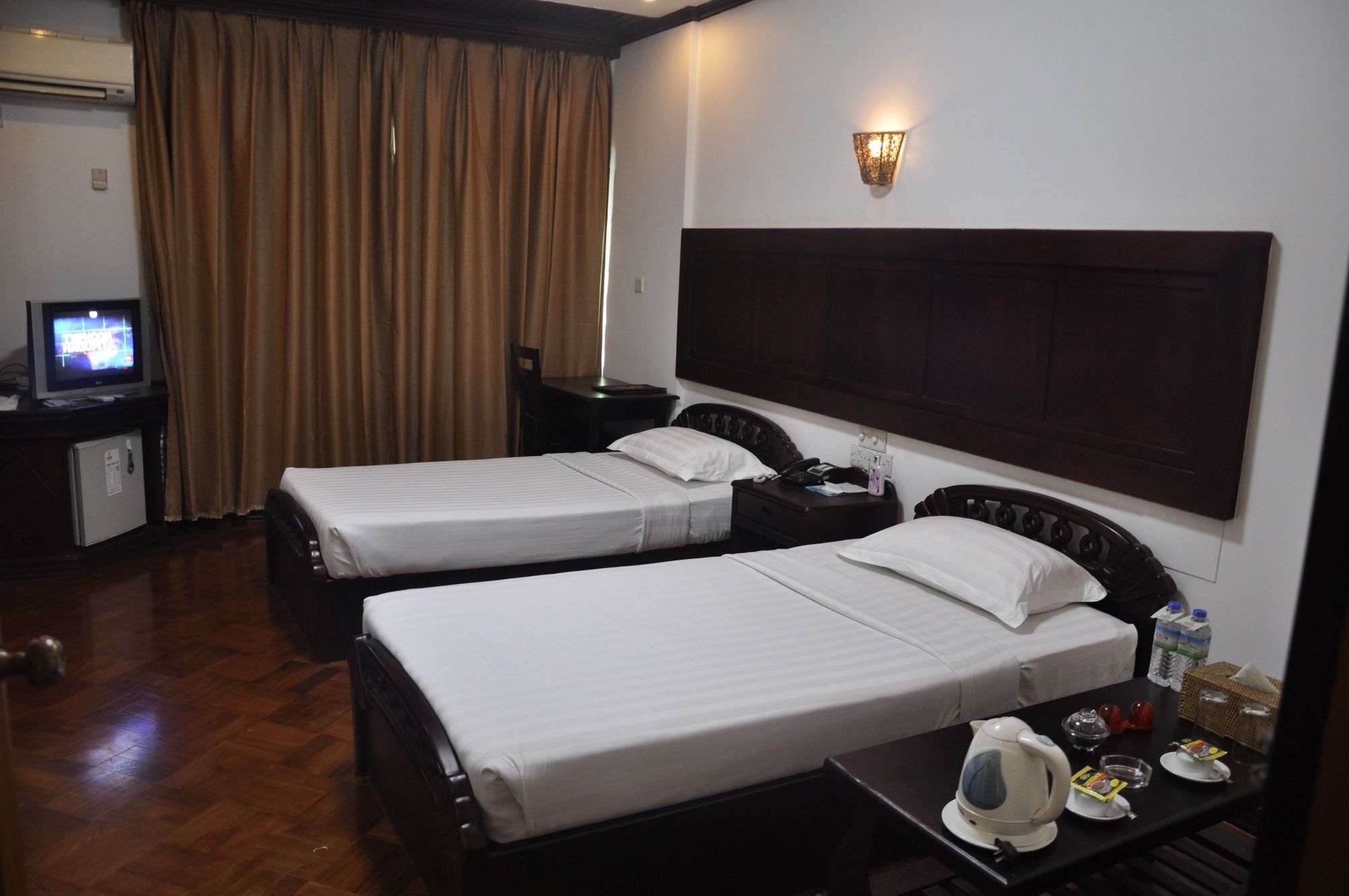 Hotel Queen Mandalay Exteriör bild
