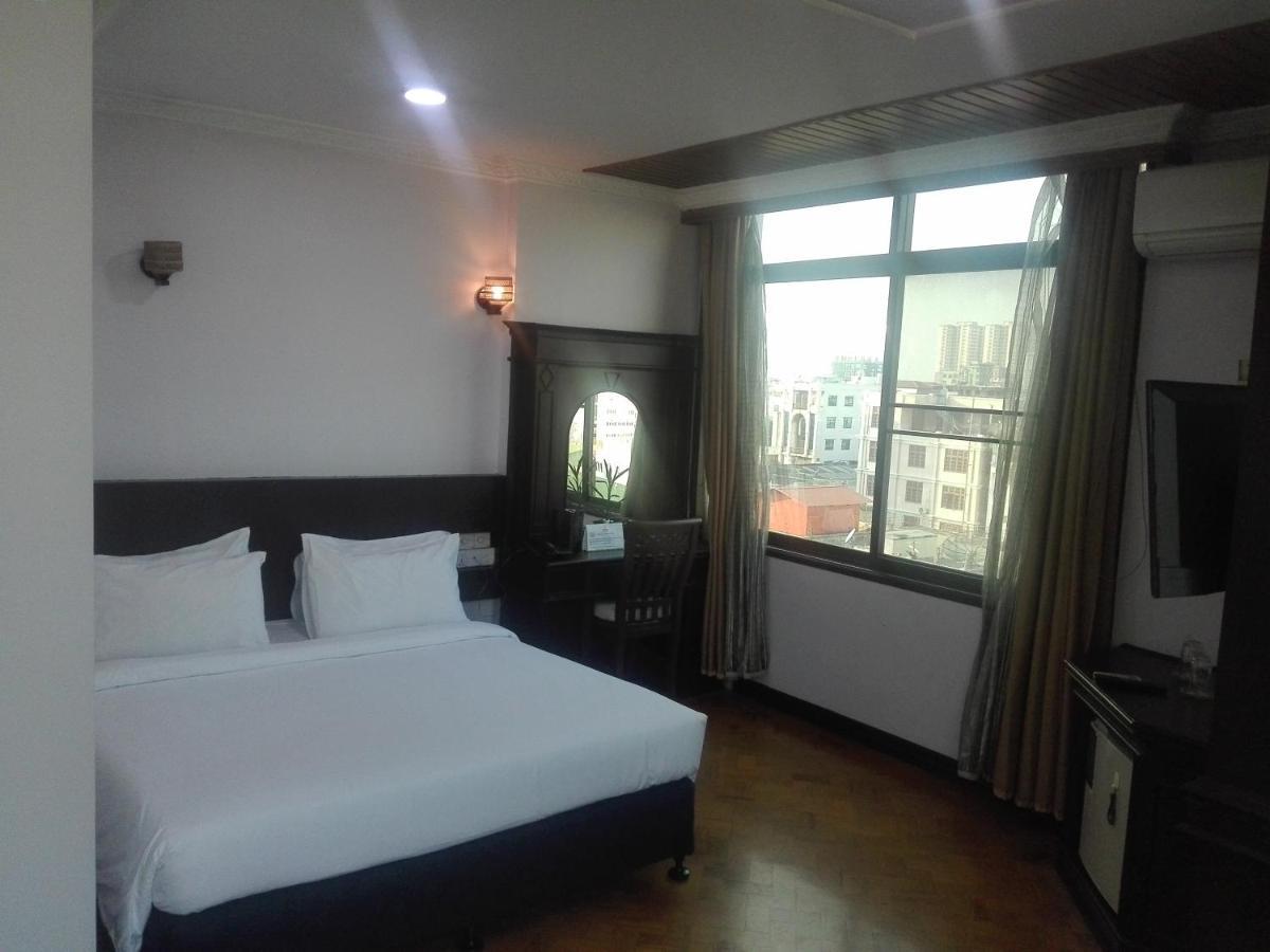 Hotel Queen Mandalay Rum bild
